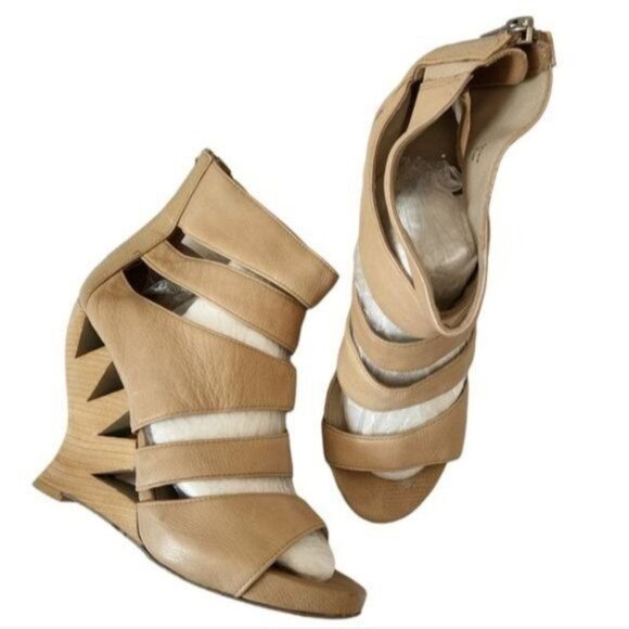 DONALD J PLINER Bataia CutOut Wedge Sandal - Picture 4 of 11